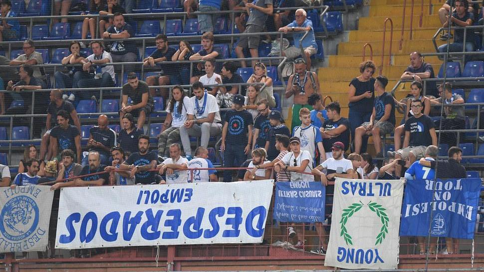 Empoli, gli applausi ai tifosi arrivano dai rossoblù