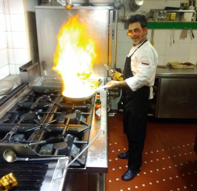 Sorprende il vicino mentre gli ruba in casa a Viareggio