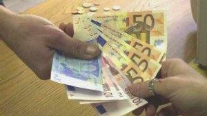 I finanzieri hanno sequestrato denaro contante ma anche una grande mole di cambiali in bianco