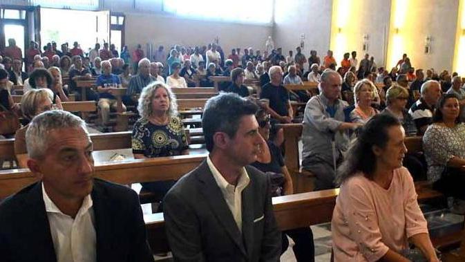 E alla Covetta una comunità abbraccia i famigliari