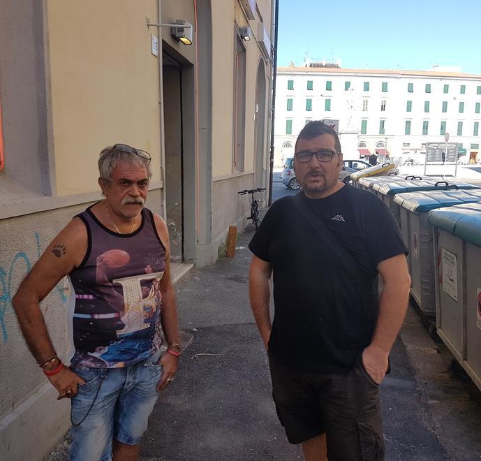 Via delle Galere di nuovo invasa dai rifiuti 