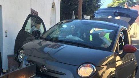 Sbanda e finisce contro il muro