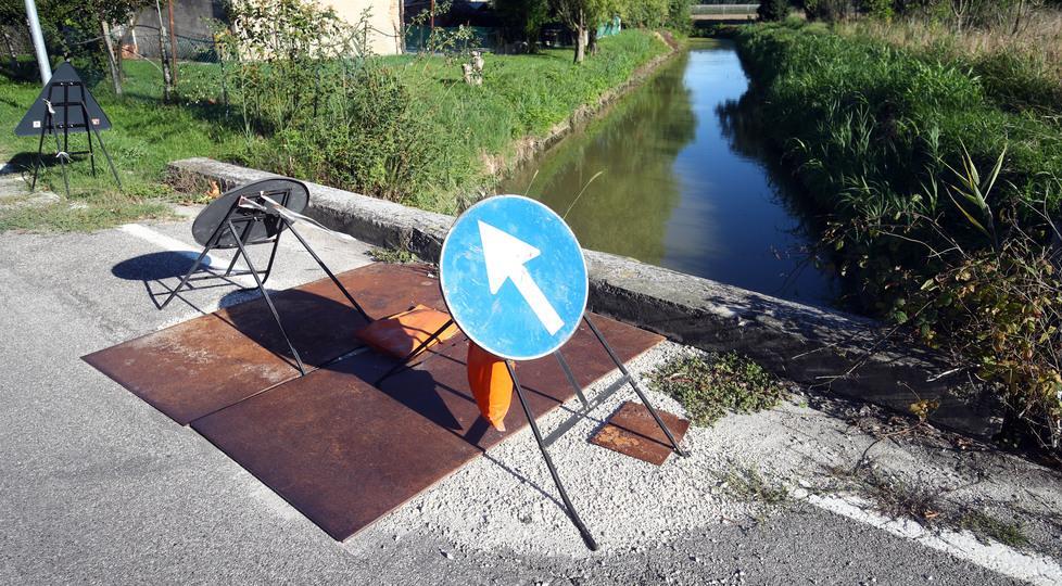 Strada ristretta in via Valle