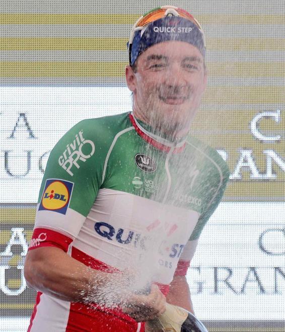 Viviani vince in volata Kwiatkowski resta leader