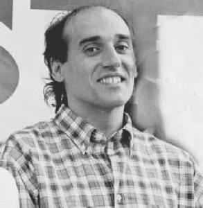 Dante Bertoneri applaude i tifosi