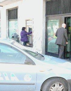 La rapina alla Banca Toscana di viale Carducci nel marzo scorso