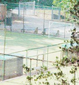 Il campo di calcetto in via di San Vincenzo a Campiglia dove è avvenuta la tragedia