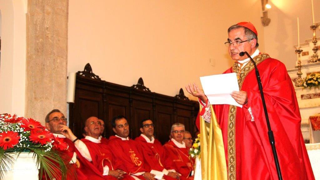 Monsignor Angelo Becciu a Pattada mentre celebra la sua prima messa da cardinale (foto Ivan Nuvoli)