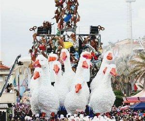 <strong>PROTAGONISTI.</strong> Ad animare la festa, la “banda” Lebigre-Roger (nella foto il carro 2009)