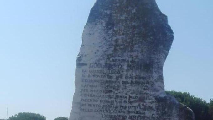 Il cippo dedicato a Marconi tornerà presto a Coltano