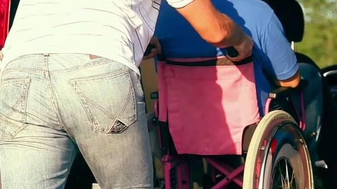 Saltata la consegna degli ausili a un’invalida Protesta della figlia