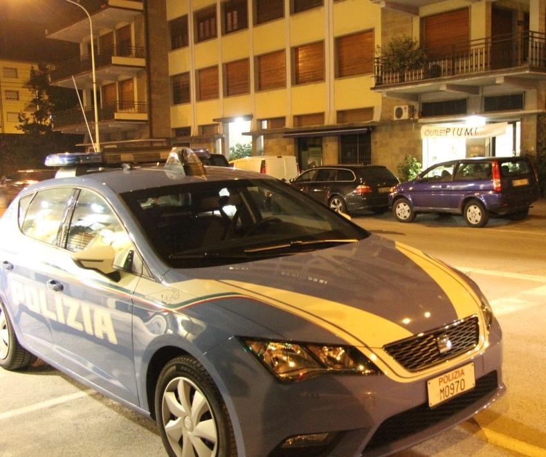 Evade dai domiciliari e minaccia i familiari della ex che lo ospitano 