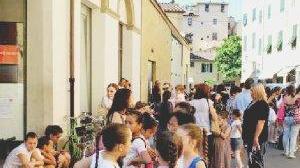 La protesta fuori dal Giglio