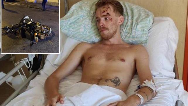 Travolto in scooter, finisce sul tetto dell’auto: il conducente lo scaraventa a terra e fugge