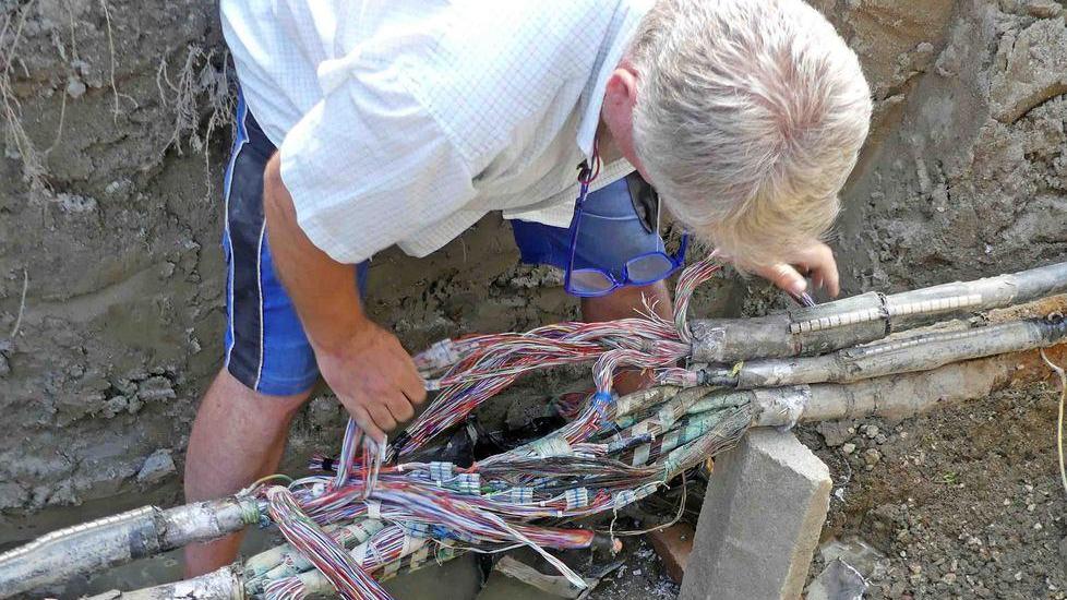 Tranciato grosso cavo della Tim, vanno in blocco oltre mille utenze fisse