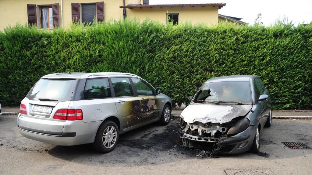 Modena, incendio doloso in via Copernico: autovettura a fuoco