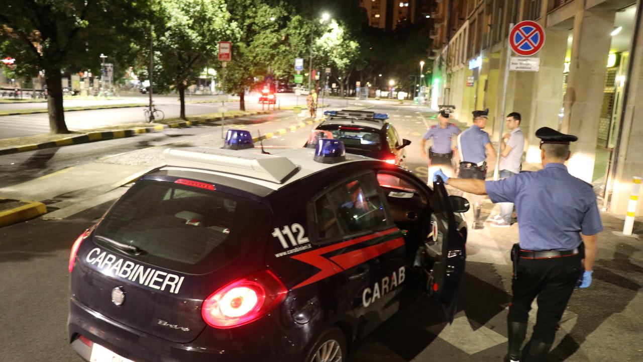 Carabinieri in piazzale stazione (foto archivio)
