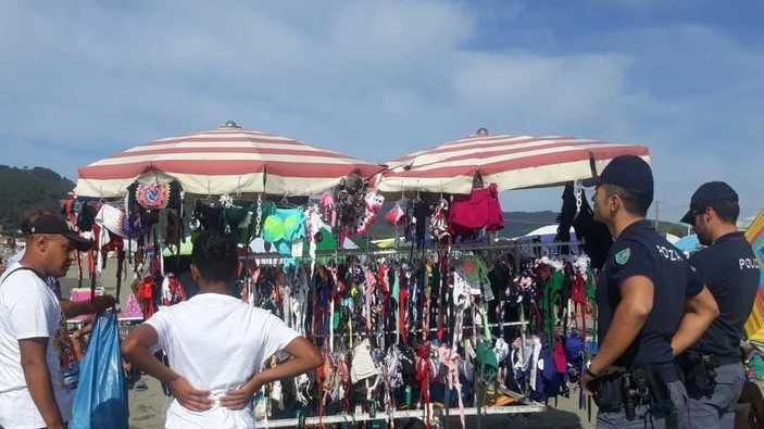 Merce falsa sulla spiaggia: tre multe da 5.000 euro
