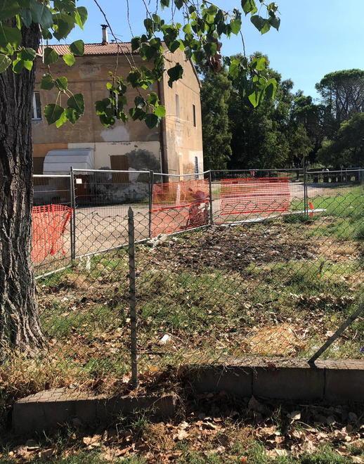 Rifiuti in via Apuania, rimossa la discarica Fototrappole in arrivo 