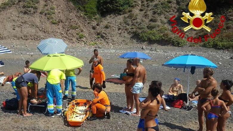 Si ferisce alla Cala del Leone, soccorso 12enne