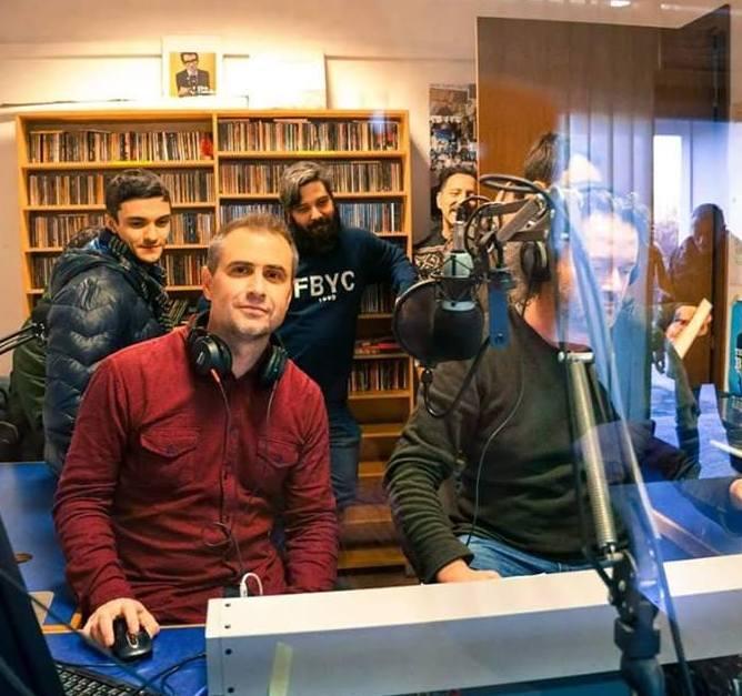 Venti dj si alternano “on air” «Sono cambiati gli ascoltatori» 
