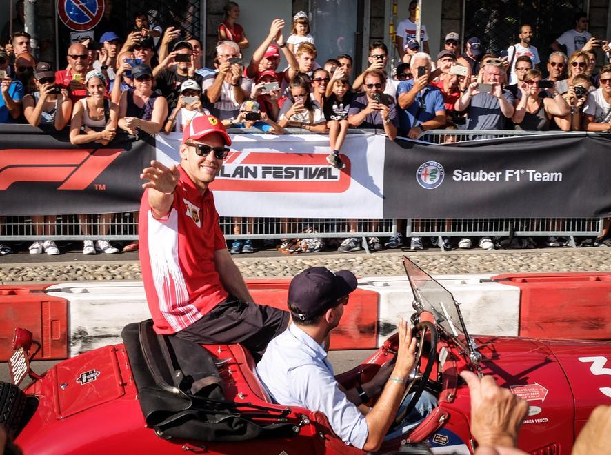 Vettel scalda i fan di Milano «Possiamo vincere» 