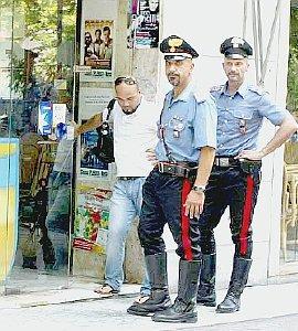 Carabinieri davanti al bar Battistini