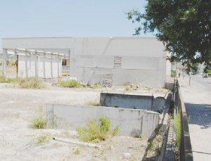 Alcune immagini che testimoniano lo stato di degrado dell’area degli ex magazzini
