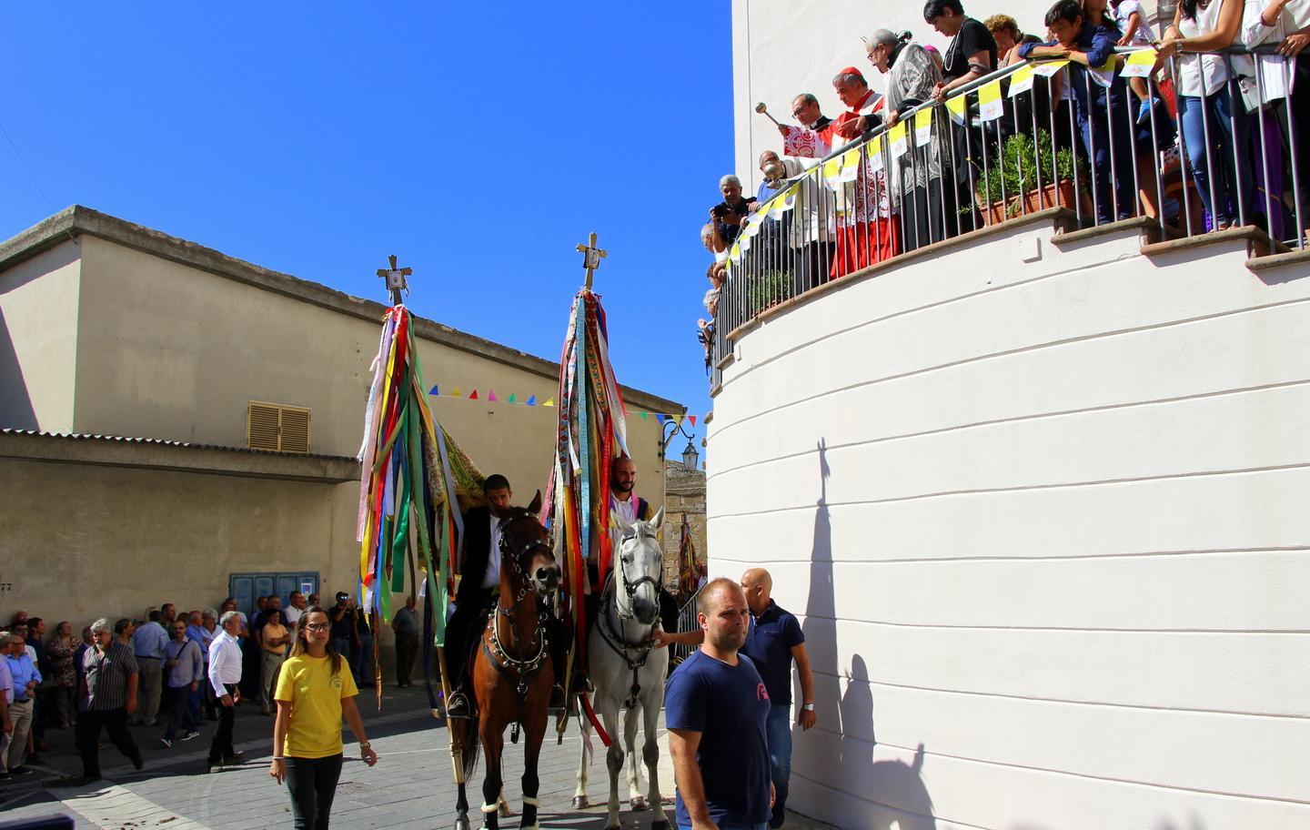 Il paese onora il suo cittadino illustre 