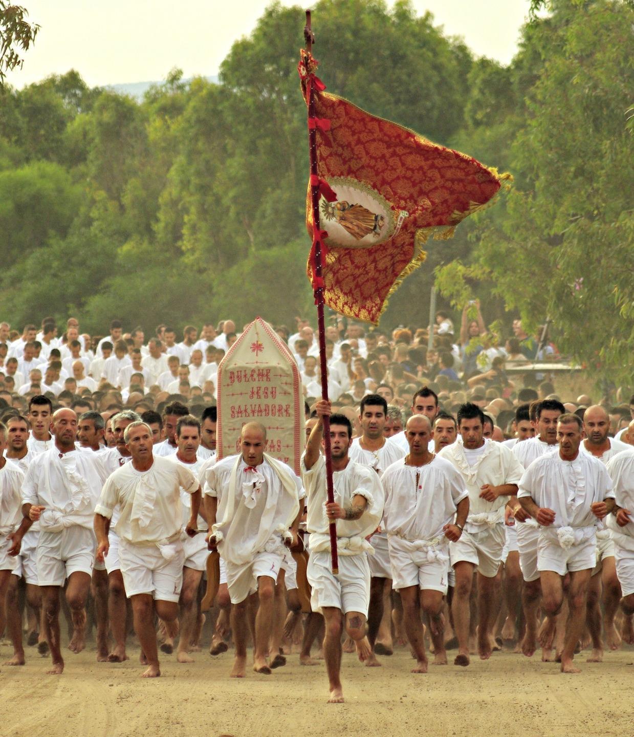 La corsa per San Salvatore gli Scalzi rinnovano il rito 
