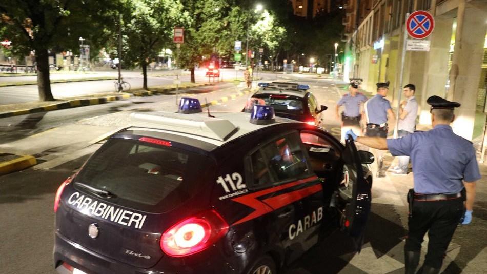 Pusher viene arrestato. Arriva la scorta armata che lo vuole liberare