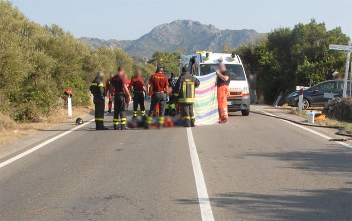 Olbia, falciati da un'auto mentre discutono sul bordo della strada: due morti