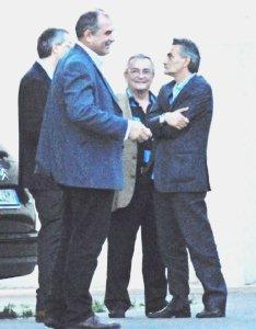 Bortolotti e i suoi soci davanti alla sede dei Braccialini
