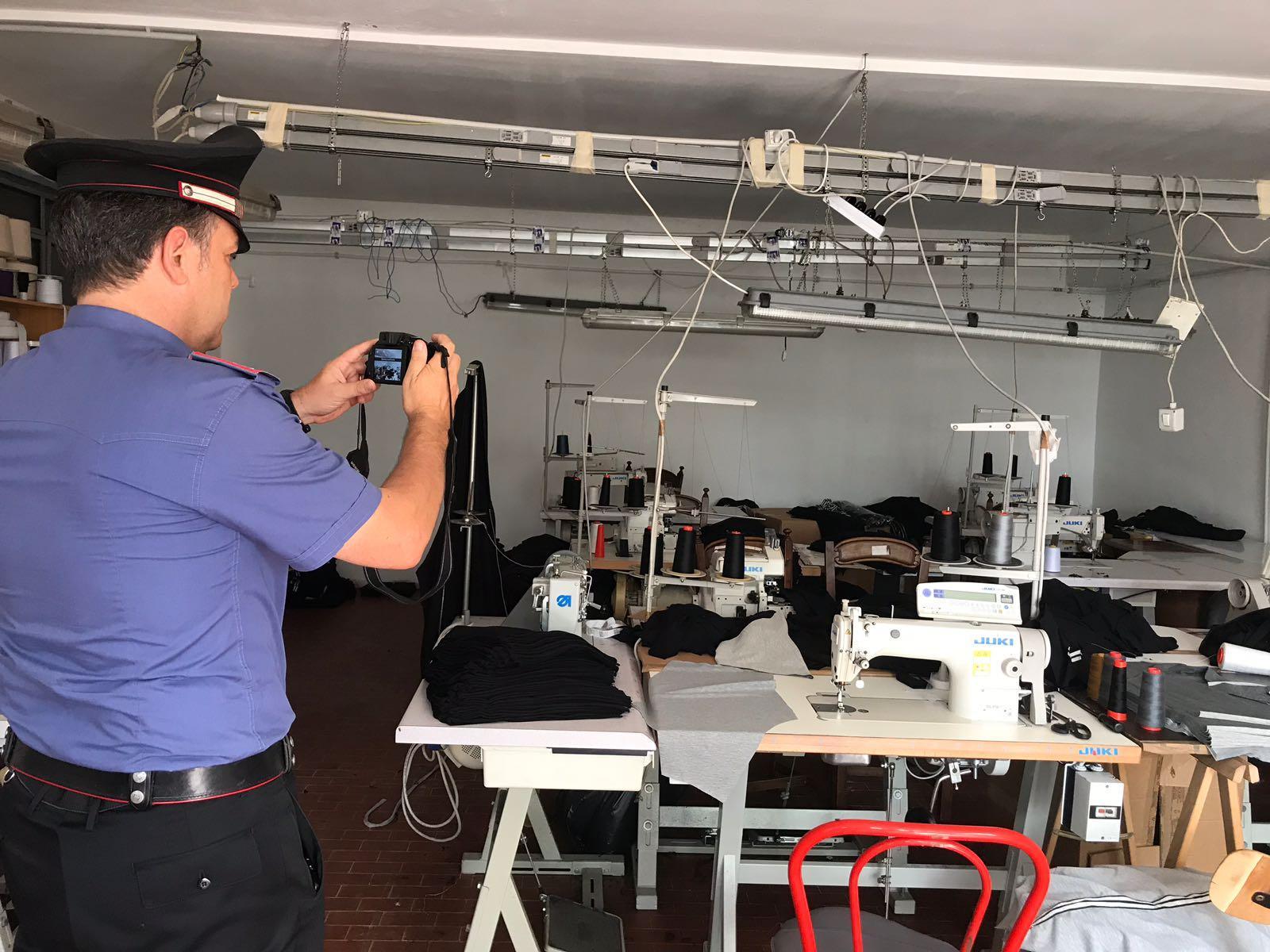 Il laboratorio abusivo sequestrato a Certaldo