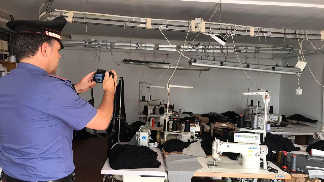 Il laboratorio abusivo sequestrato a Certaldo