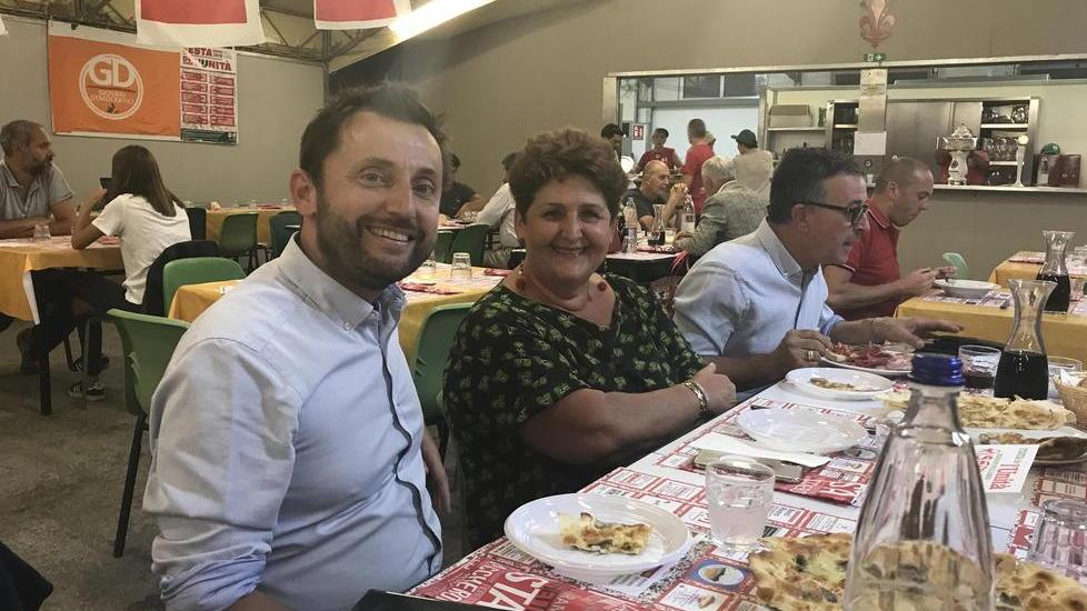 La senatrice Teresa Bellanova insieme ai dirigenti locali del Pd alla Festa dell'Unità di Rignano sull'Arno