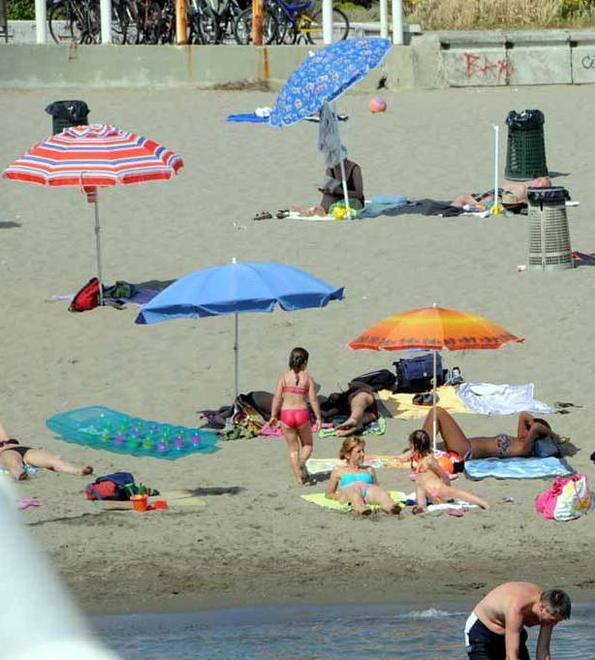 Il progetto a Massa: le spiagge libere in concessione ai privati 
