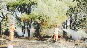 Un’operazione di spegnimento di un incendio scatta il periodo a rischio in tutta la provincia