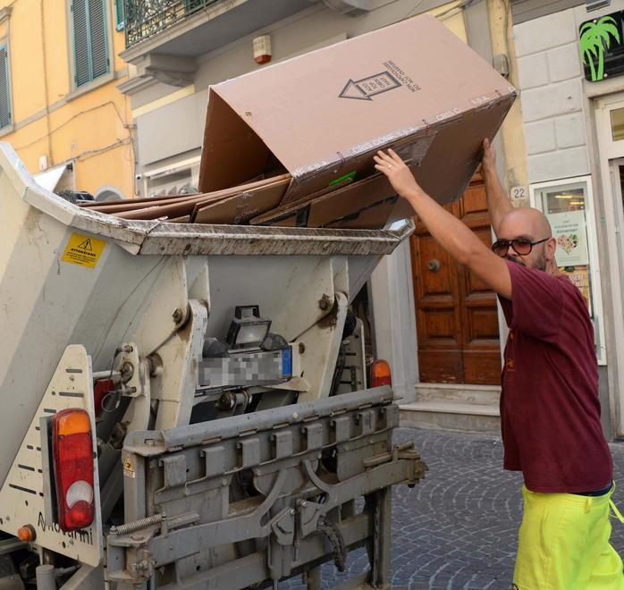 Meno scarti d’imballaggi, c’è da far dimagrire il sacco nero 