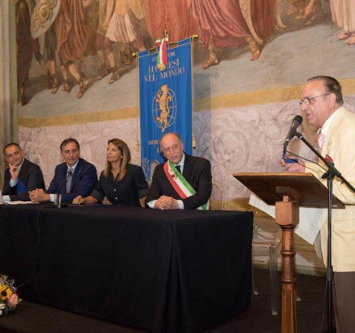 Festa per i Lucchesi nel mondo Una targa in onore di Cecchetti 