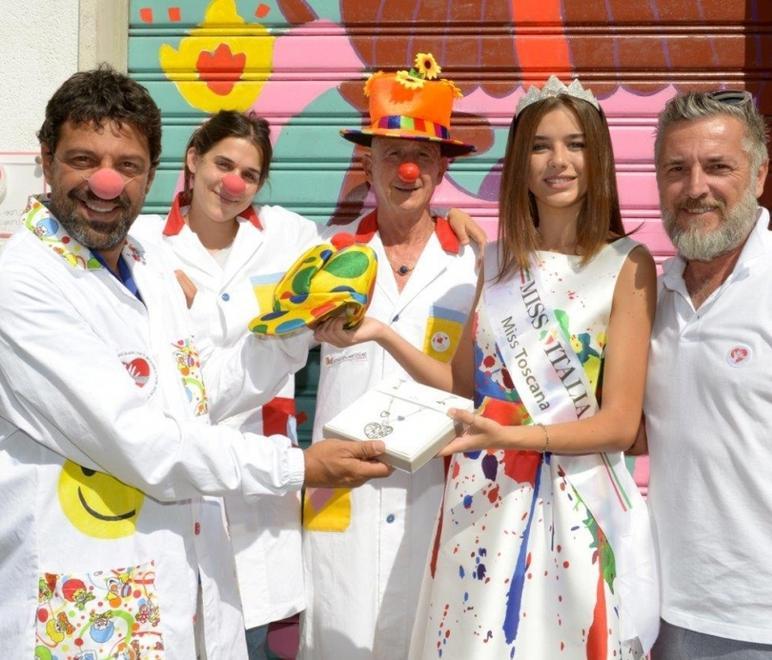 Il gioiello di Miss Toscana per i bambini malati 