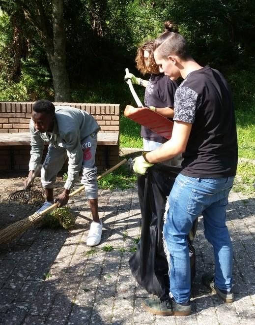 Parco pulito: applauso ai tre giovani volontari