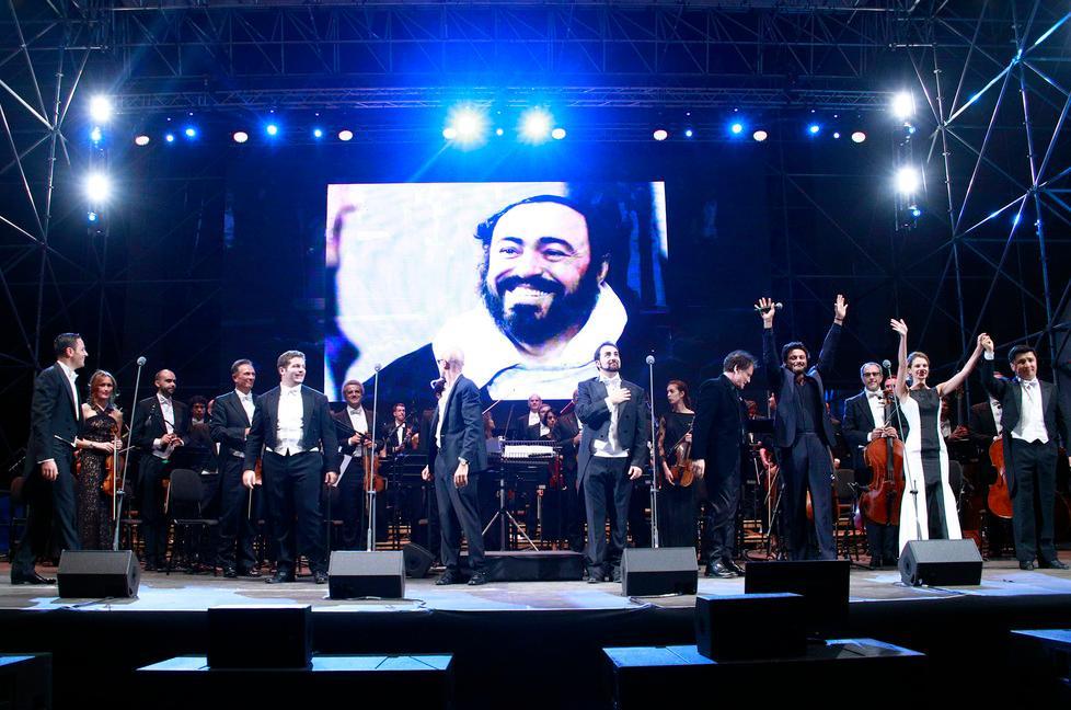 Il ricordo di Pavarotti con tre concerti evento Niente piazza, si va a teatro