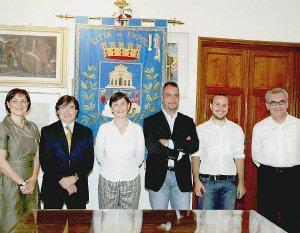 Foto di gruppo per la nuova giunta. A sinistra in alto Carlo Pasquinucci e sotto Luigi Nigi