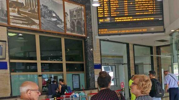 Lavori sulla linea Fs Qualche ritardo proteste tra i pendolari