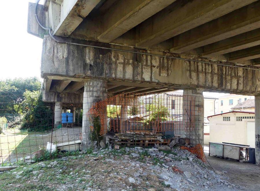 Ponte di via Bonzagni ferri affioranti e deterioramento 