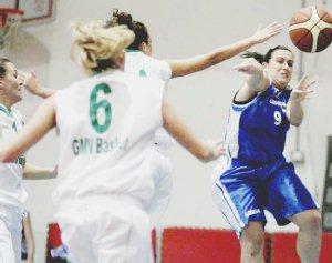 Una fase dell’ultimo derby femminile fra la Ies e il Gmv