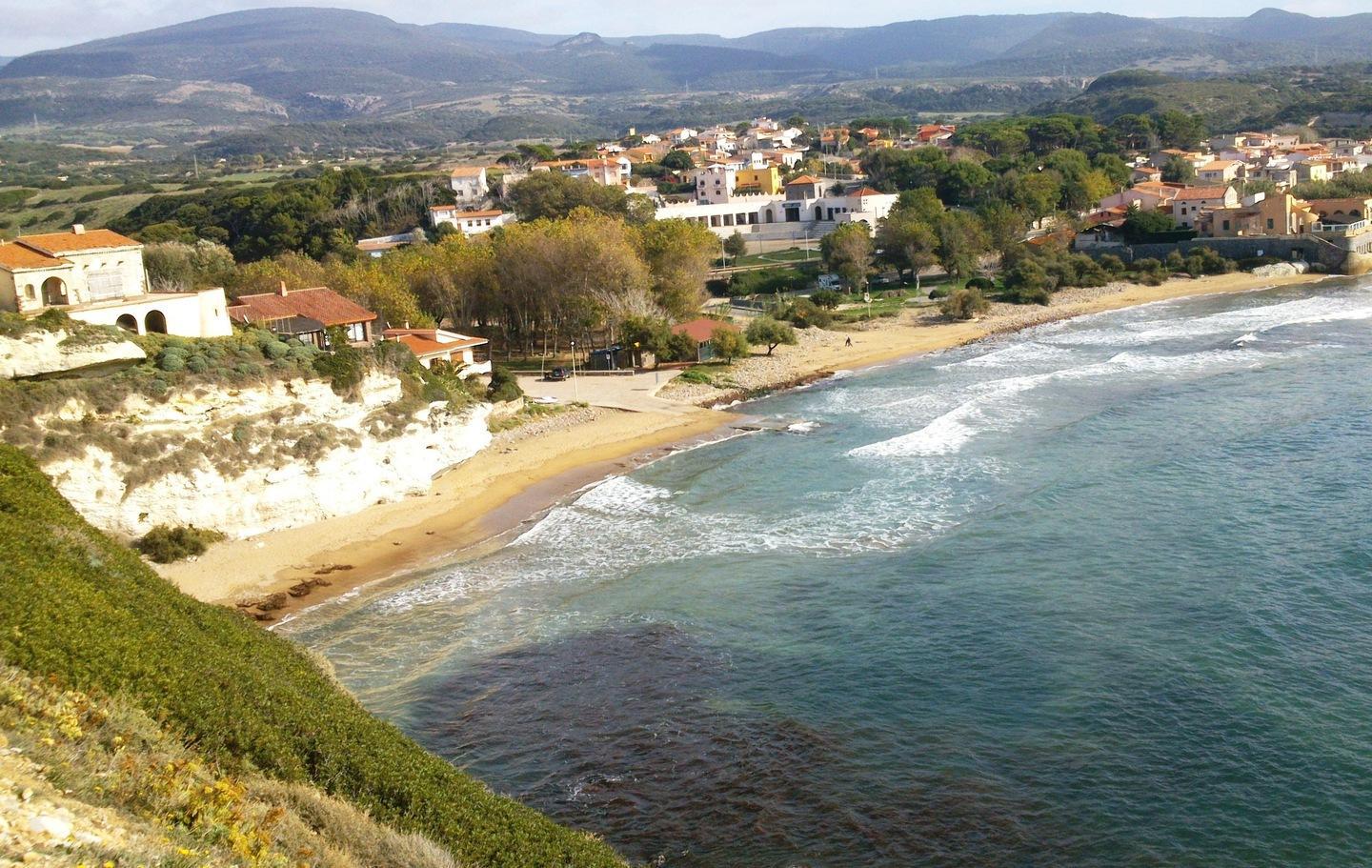 Cade dalla scogliera a Santa Caterina 