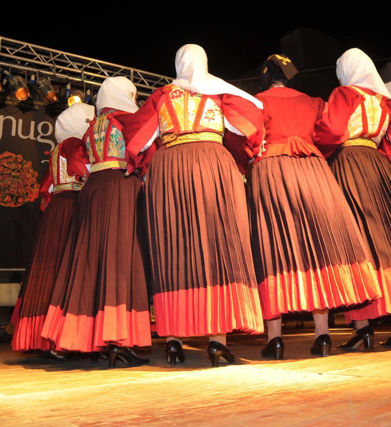 Il Festival itinerante “Danzas” parte oggi da piazza Satta