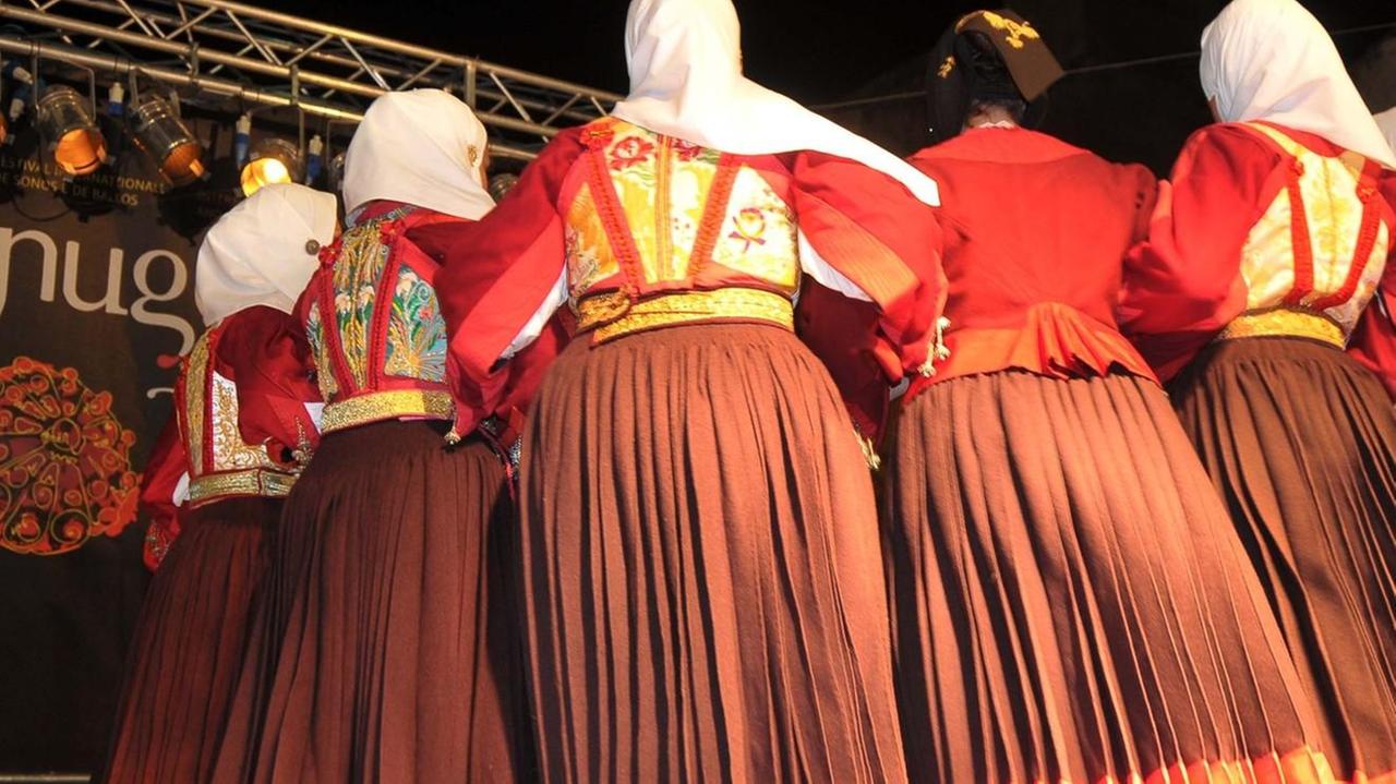 Il Festival itinerante “Danzas” parte oggi da piazza Satta